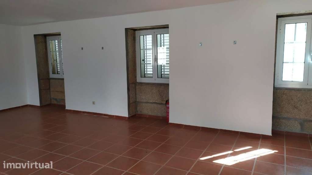 Moradia em granito, com 3 pisos, recuperada e pronta a habitar. - Grande imagem: 4/6