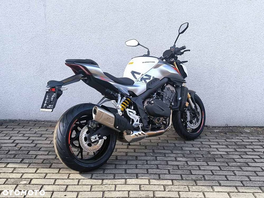 QJMOTOR SRK 800RR - 7