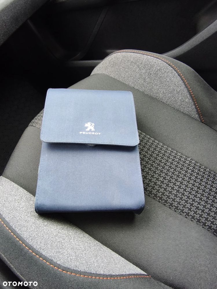 Peugeot 3008 1.6 BlueHDi Active S&S EAT6 - 22