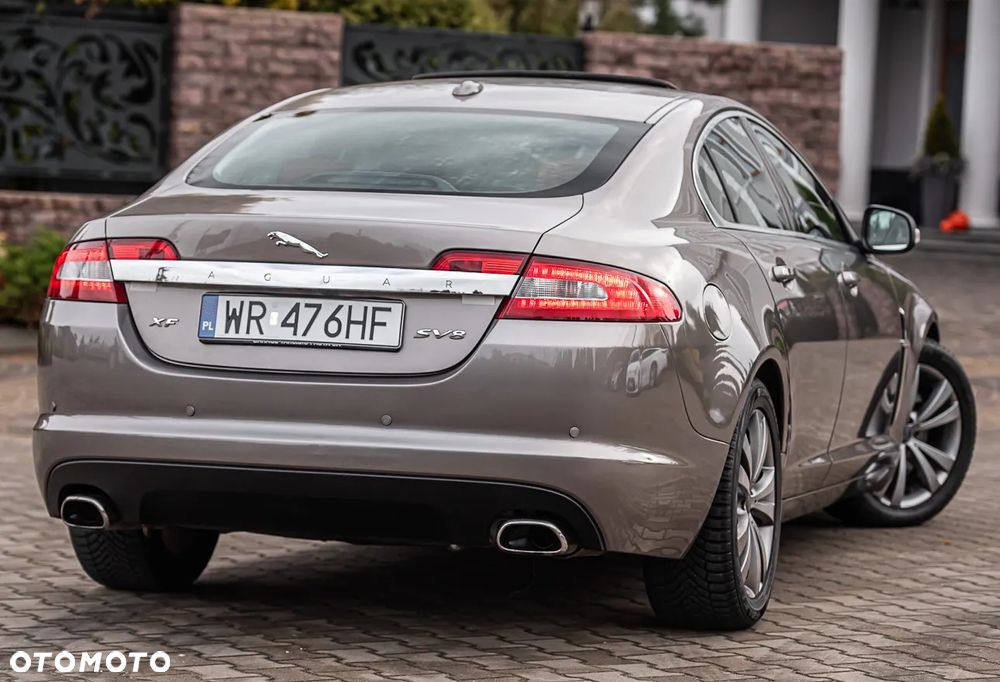 Jaguar XF 4.2 SV8 - 12