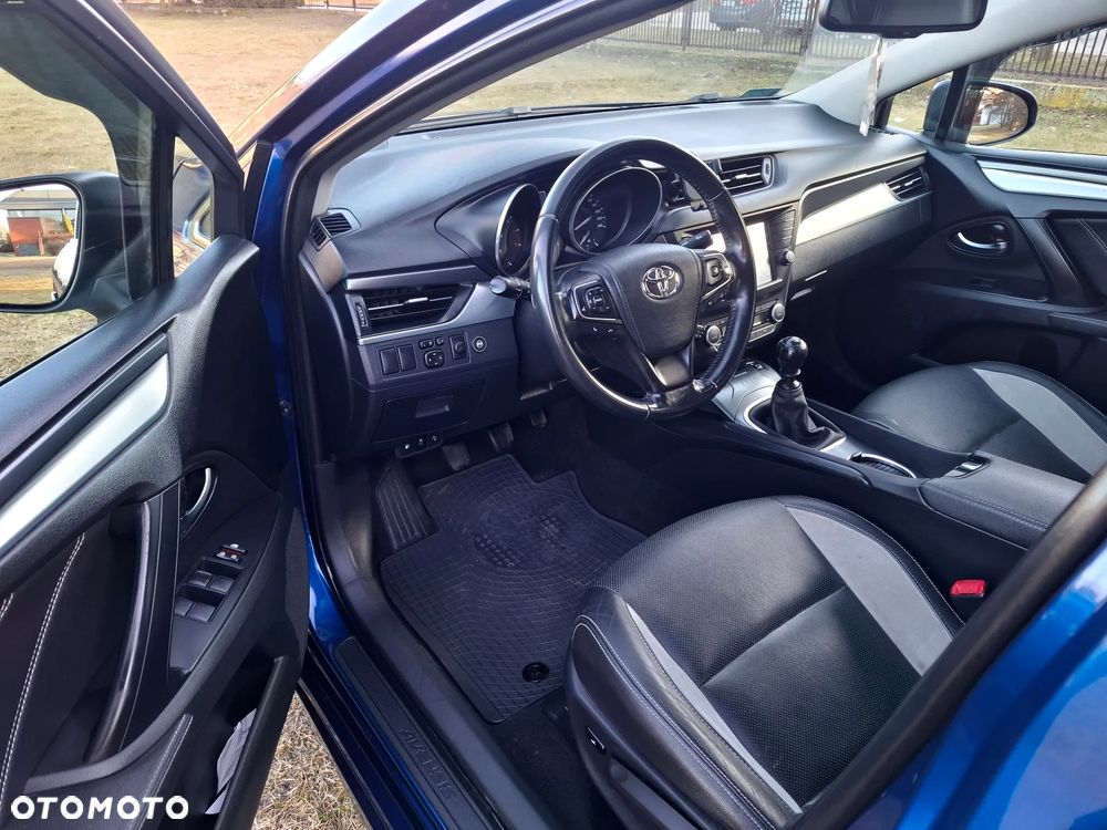 Toyota Avensis 1.8 Premium - 13