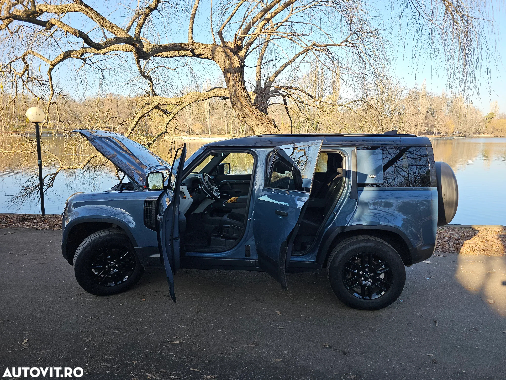 Land Rover Defender 110 2.0L D240 S - 8