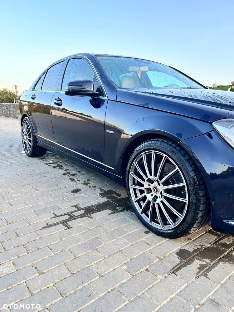 Mercedes-Benz Klasa C 350 CDI DPF (BlueEFFICIENCY) 7G-TRONIC Avantgarde - 3