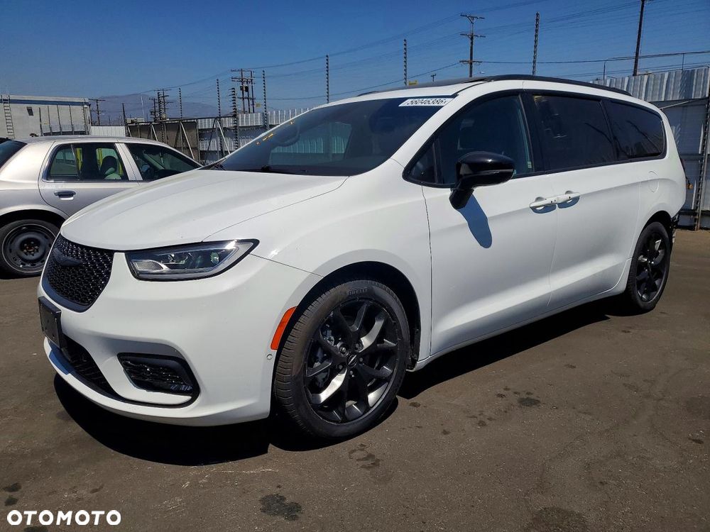 Chrysler Pacifica - 2