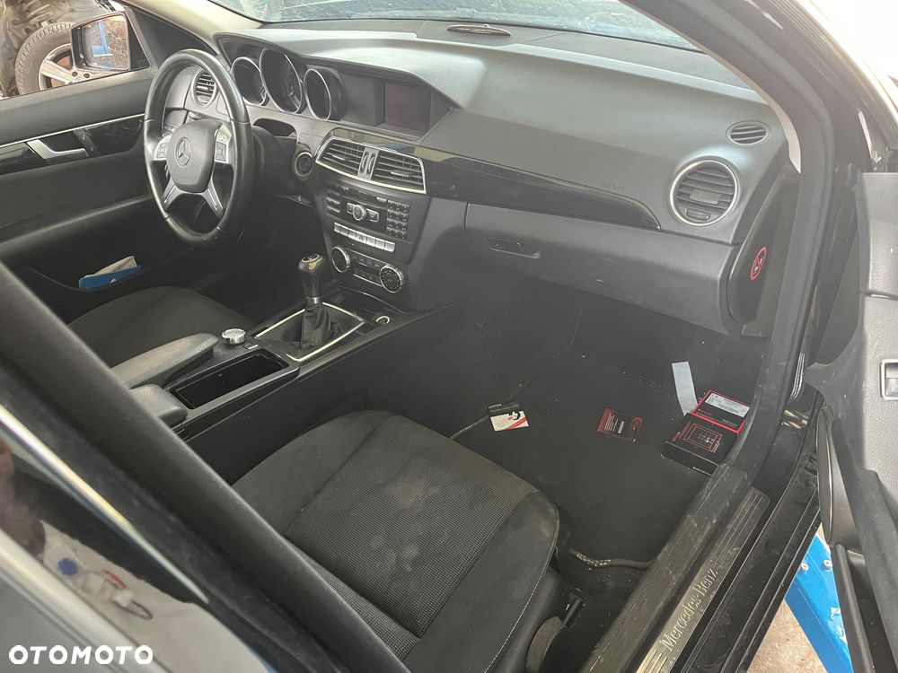 Mercedes-Benz Klasa C 200 CDI DPF (BlueEFFICIENCY) Avantgarde - 11