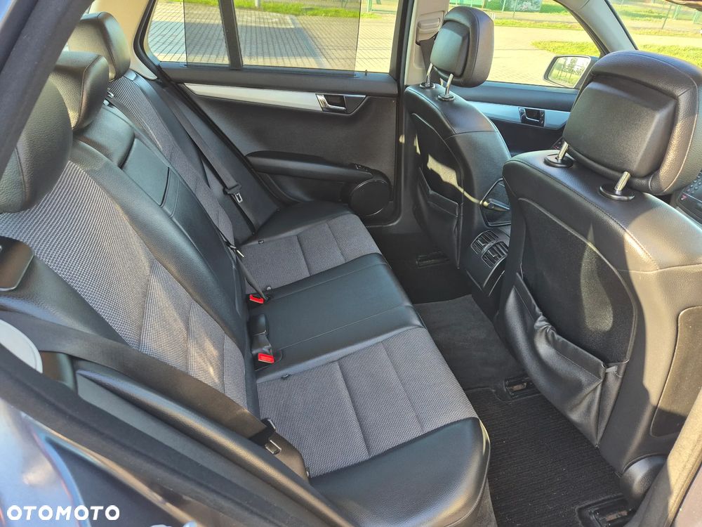 Mercedes-Benz Klasa C 180 T Kompressor Automatik BlueEFFICIENCY Avantgarde - 23