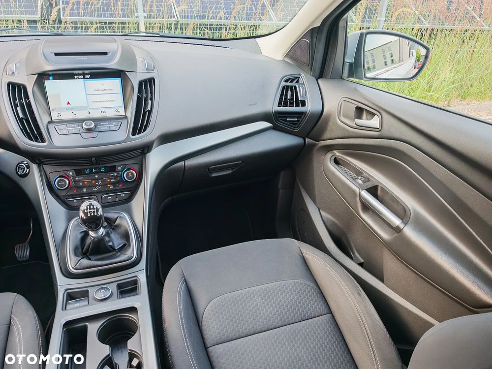 Ford Kuga 1.5 EcoBoost 2x4 Titanium - 17