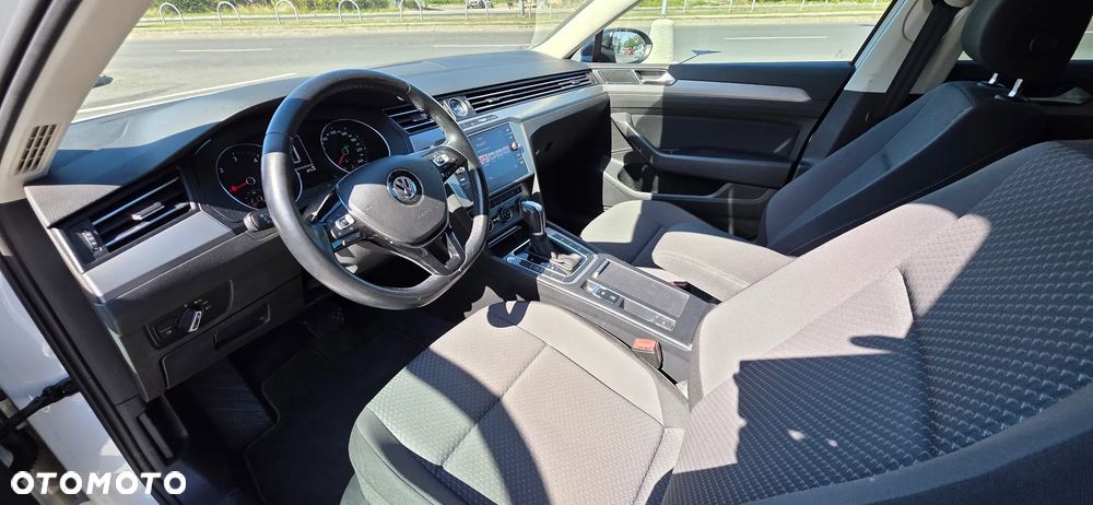 Volkswagen Passat 2.0 TDI SCR DSG Comfortline - 8