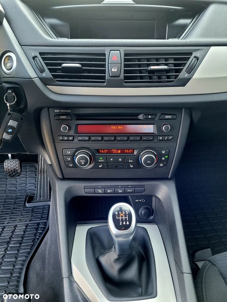BMW X1 xDrive18d Sport Line - 17