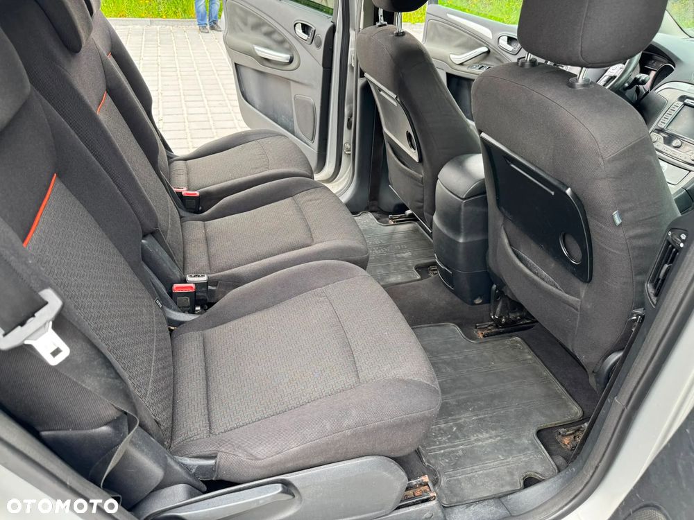 Ford S-Max - 12