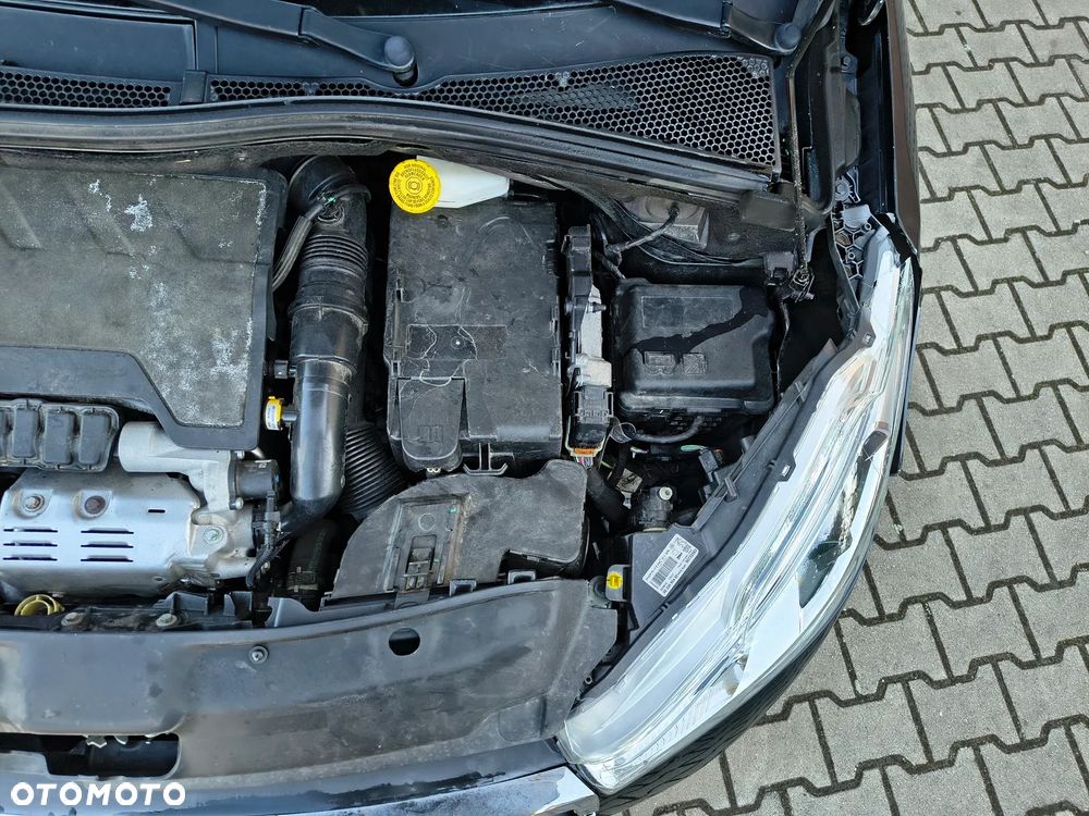 Peugeot 208 - 13