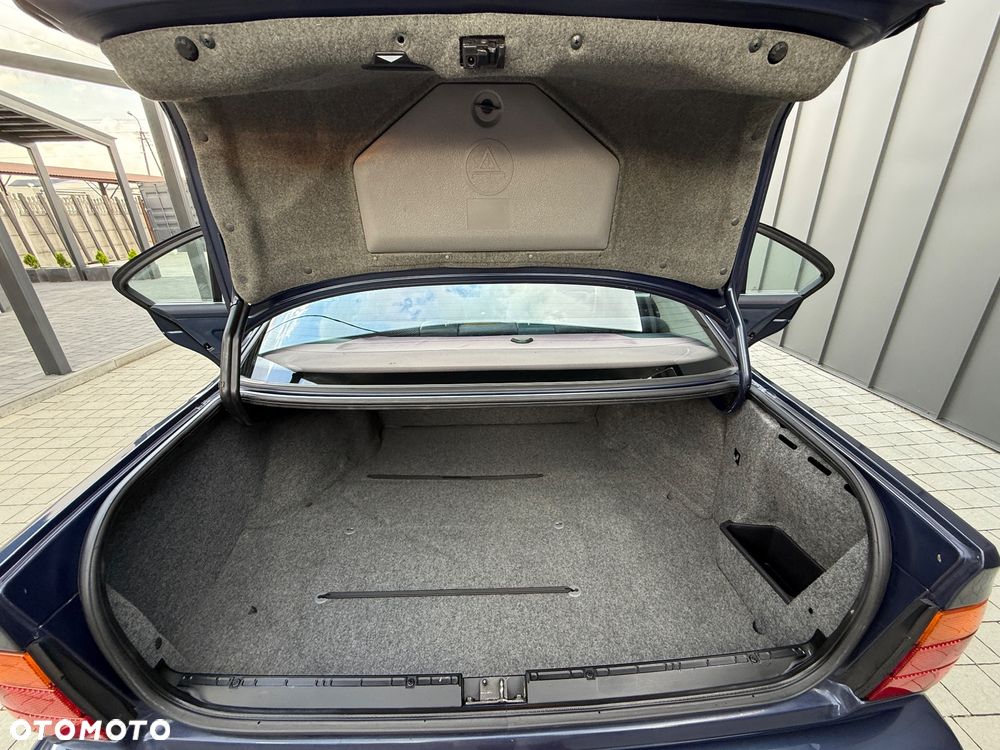 BMW Seria 5 520i - 11