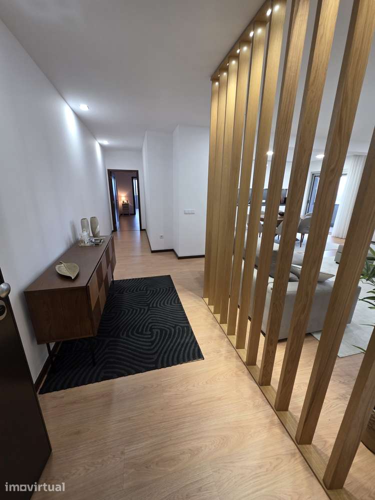 Vende-se apartamento T3 semi-novo centro Oliveira de Azeméis - Grande imagem: 4/16