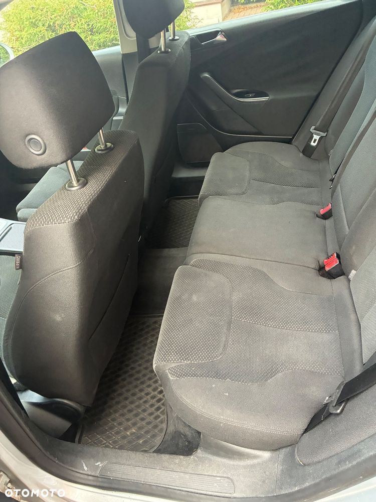 Volkswagen Passat 1.9 TDI Highline - 8