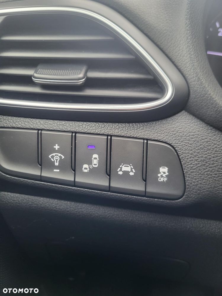 Hyundai i30 blue Kombi 1.6 CRDi YES Gold - 13