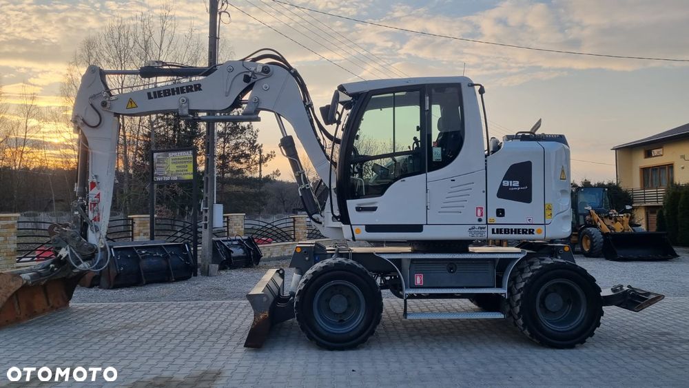 Liebherr A912/ 2017r/ Maszyna sprowadzona/ - 3