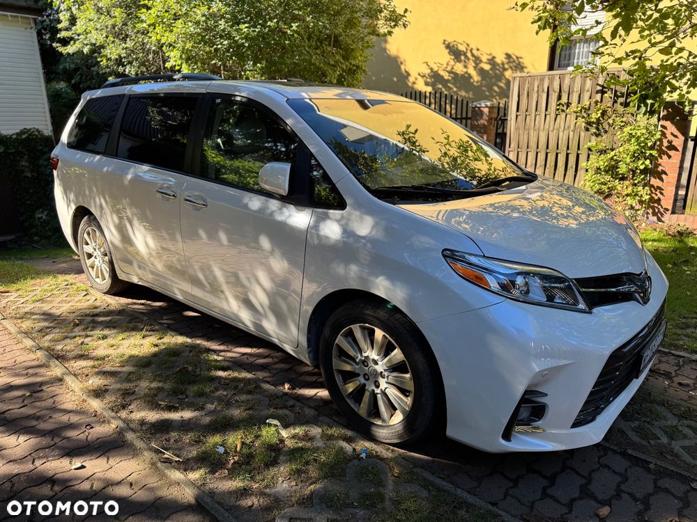 Toyota Sienna - 3
