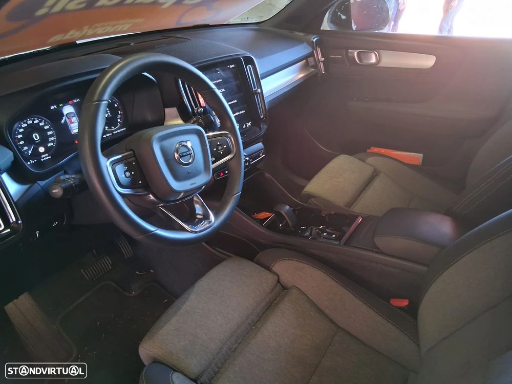 Volvo XC 40 1.5 T2 Plus Dark Auto - 4