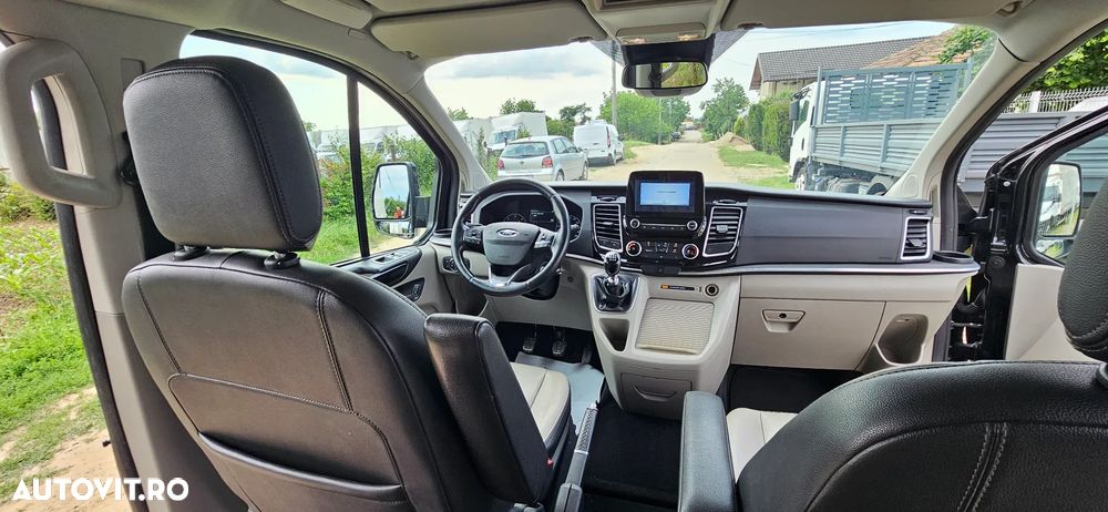 Ford Tourneo Custom - 12