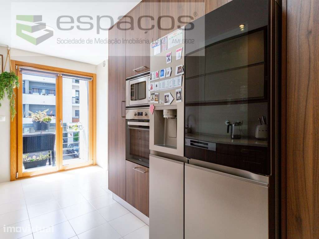 Apartamento T3 moderno com varanda, parqueamento e arrecadação. - Grande imagem: 3/29