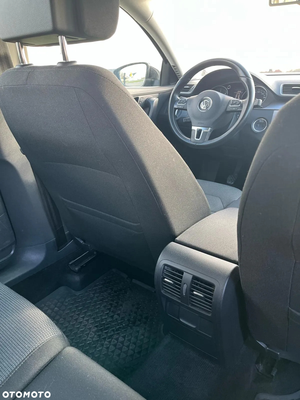 Volkswagen Passat 2.0 TDI Comfortline - 8