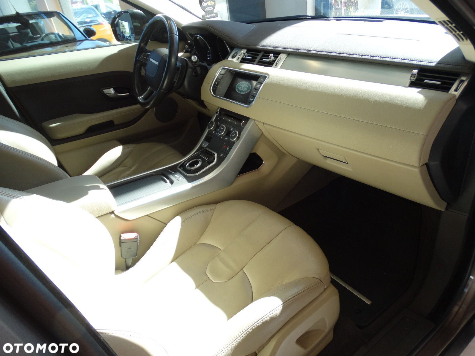 Land Rover Range Rover Evoque - 16