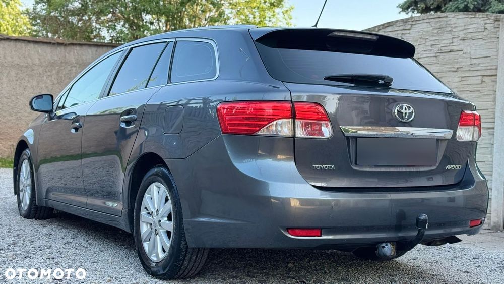 Toyota Avensis 1.6 Comfort - 6