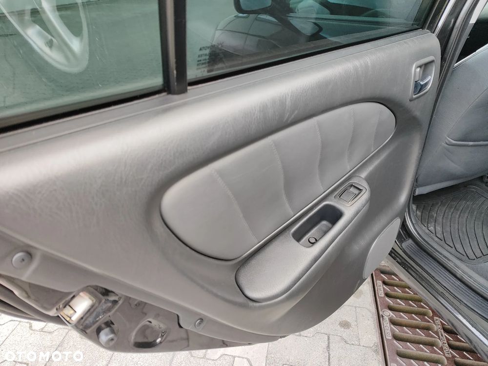 Toyota Avensis 2.0 VVT-i Sol - 28