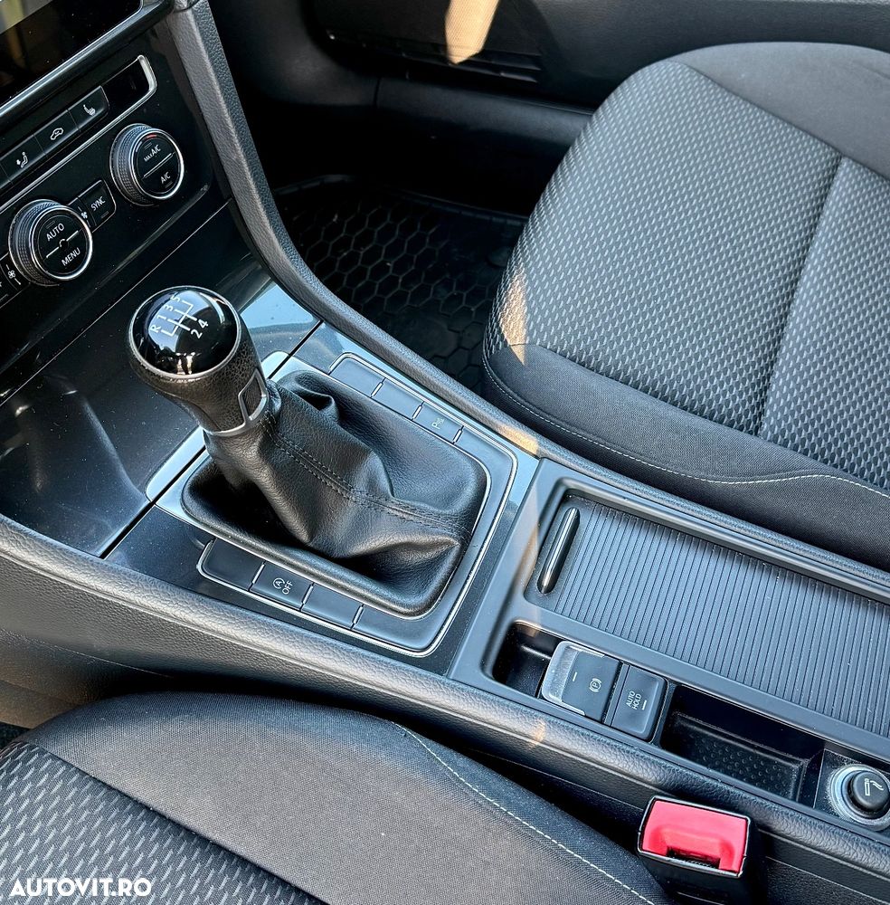 Volkswagen Golf 1.6 TDI Trendline - 12