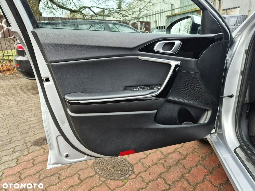 Kia Ceed - 12