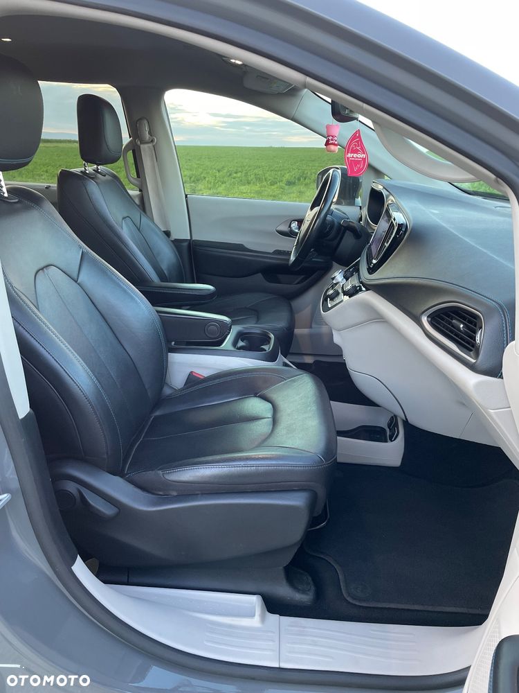 Chrysler Pacifica - 10