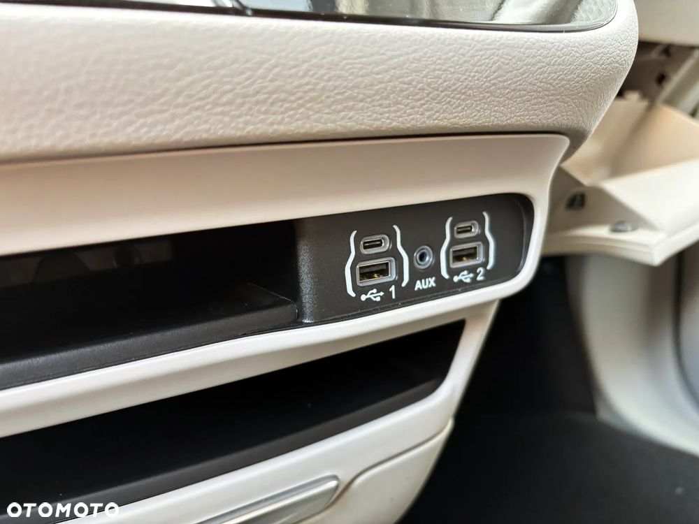 Chrysler Pacifica - 25