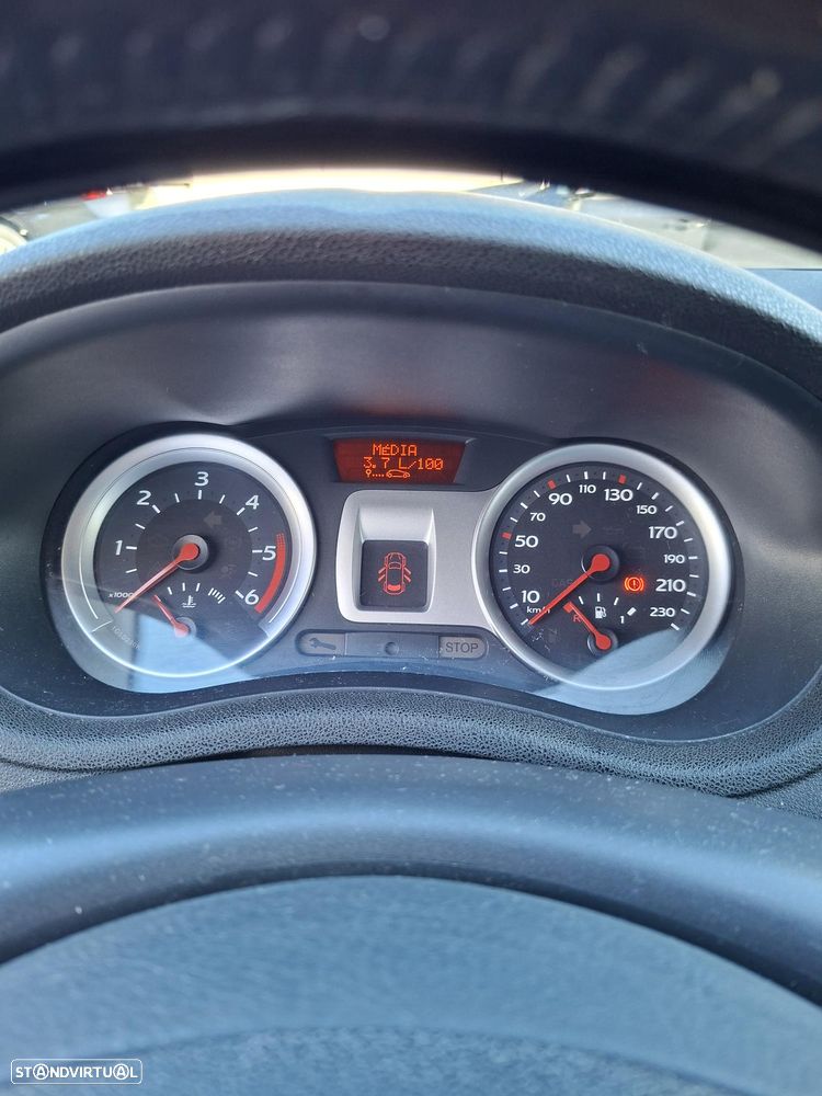 Renault Clio 1.5 dCi Dynamique S - 8