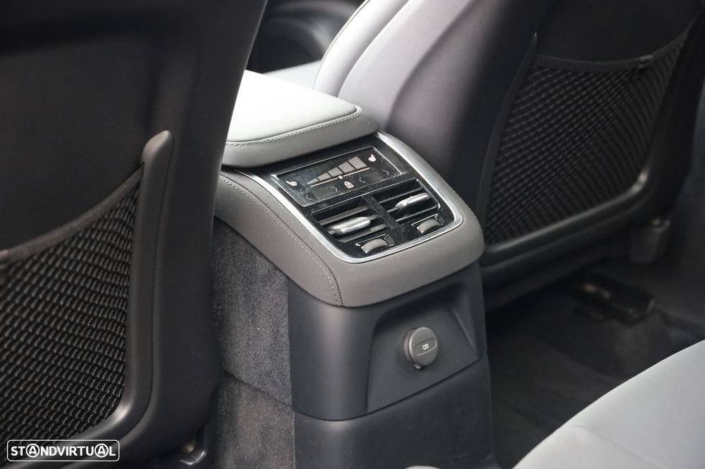 Volvo XC 90 2.0 T8 PHEV Plus Dark AWD - 17