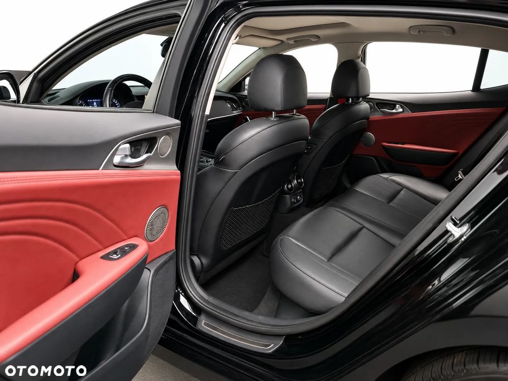 Kia Stinger - 16