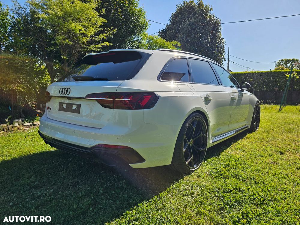 Audi RS4 Avant - 4