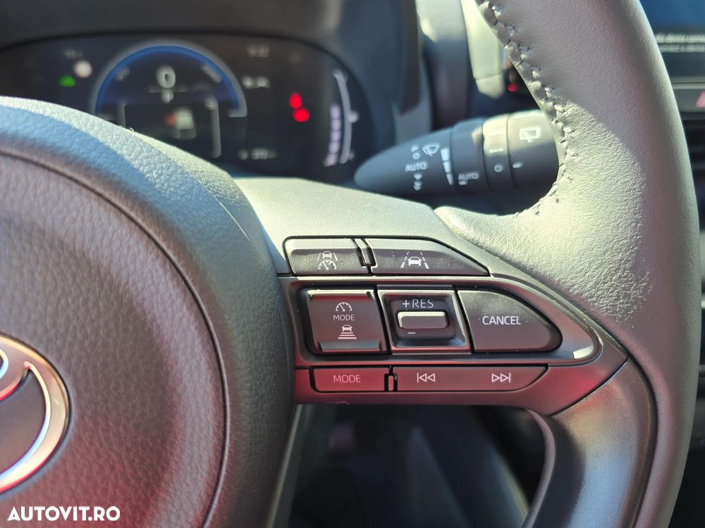 Toyota Yaris 1.5 VVT-i HSD Dynamic - 11