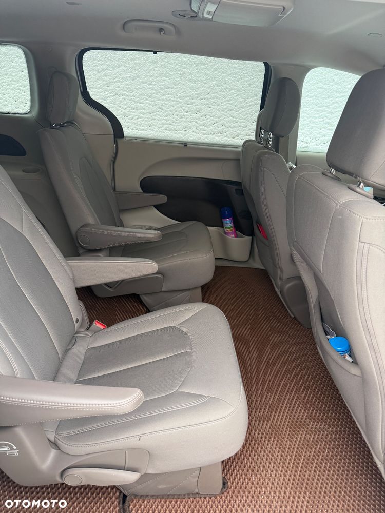 Chrysler Pacifica - 11