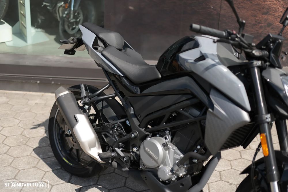 CF Moto 300NK - 11