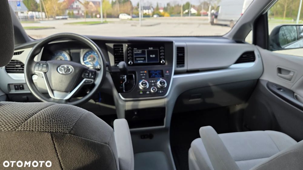 Toyota Sienna - 9