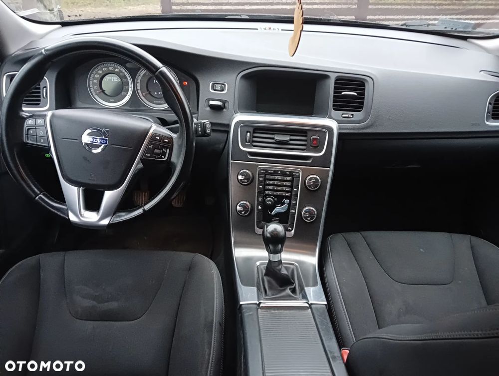 Volvo V60 D3 Momentum - 19