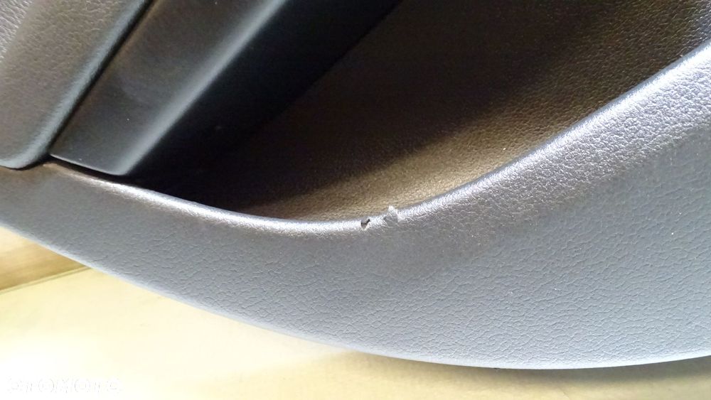 BOCZEK DRZWI LEWY TYLNY AUDI A4 B8 2.0TDI - 4