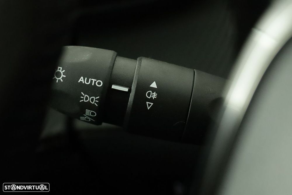 Peugeot 2008 1.2 PureTech Allure - 17