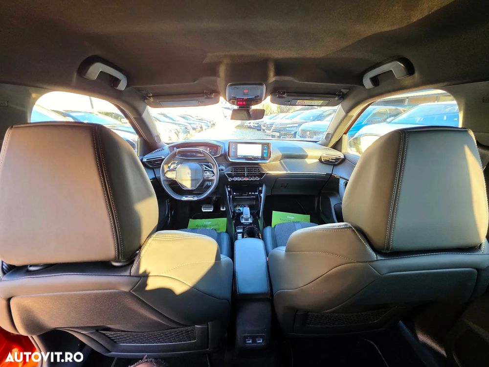Peugeot 2008 PureTech 130 EAT8 GT Pack - 19