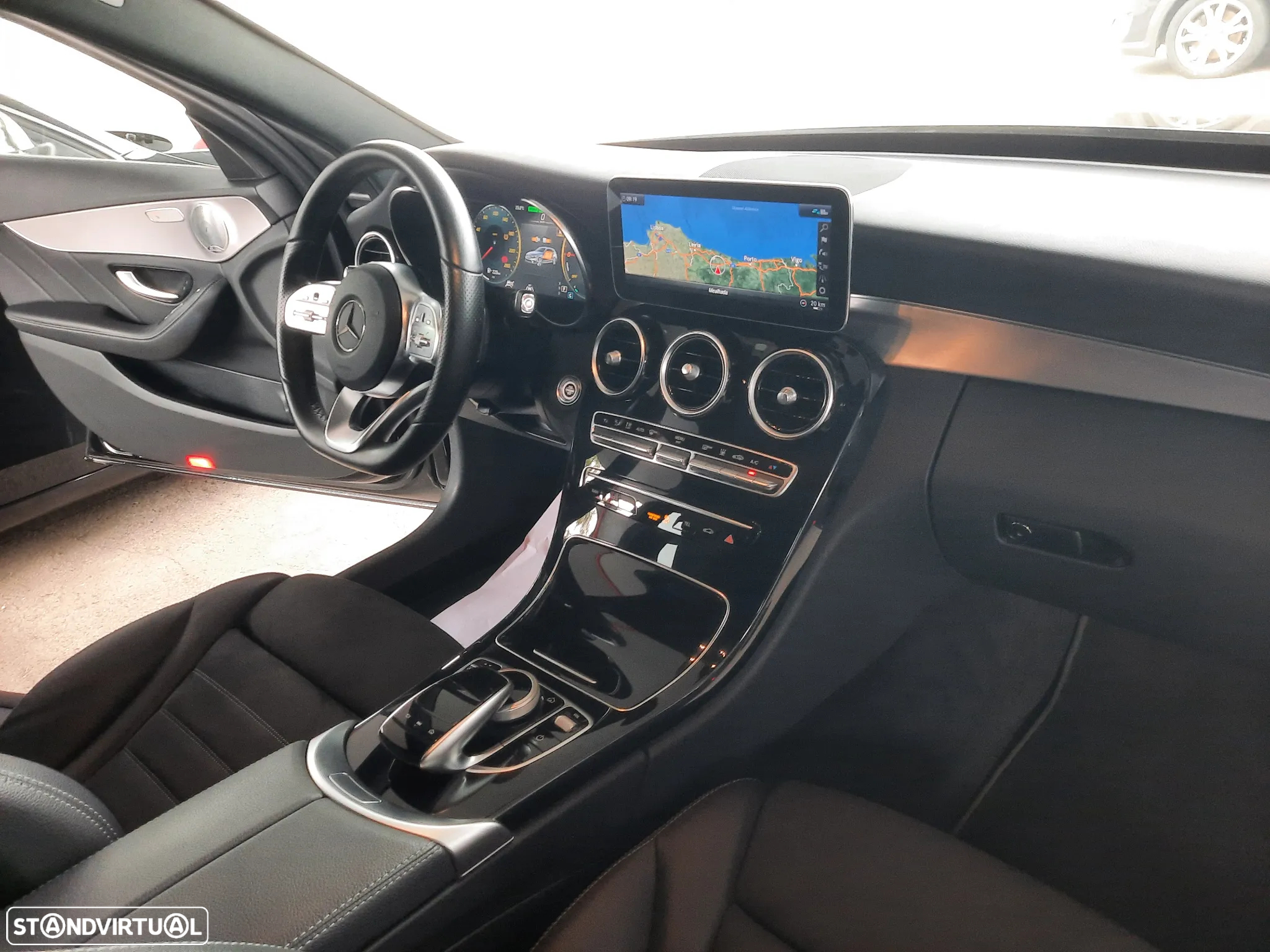 Mercedes-Benz C 300 e AMG Line - 44