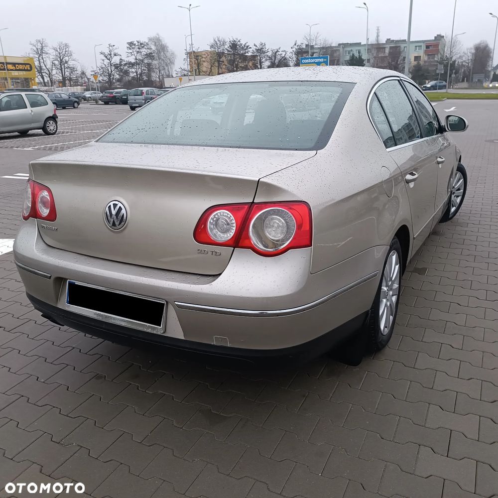 Volkswagen Passat 2.0 TDI Individual Chrom - 3
