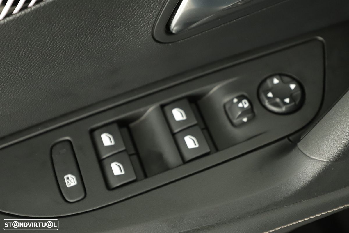 Peugeot 2008 1.2 PureTech Allure - 21