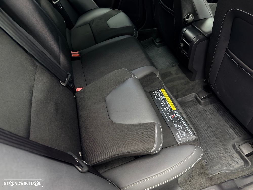 Volvo XC 60 2.0 D4 DRIVe Momentum - 21