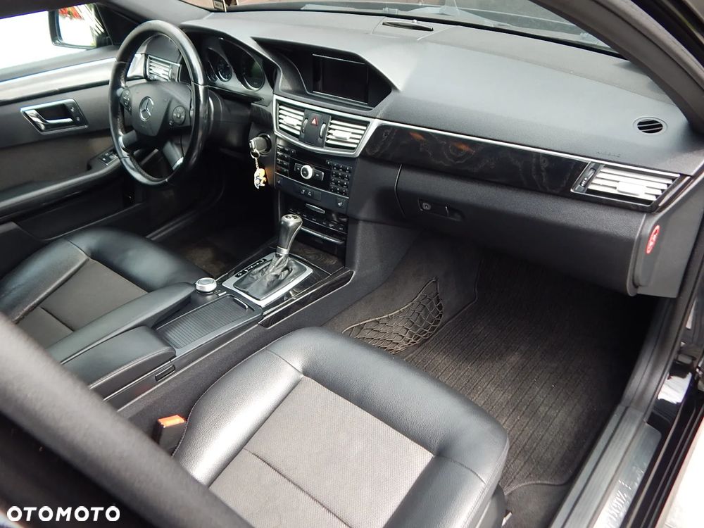 Mercedes-Benz Klasa E 220 CDI DPF BlueEFFICIENCY Automatik Avantgarde - 18