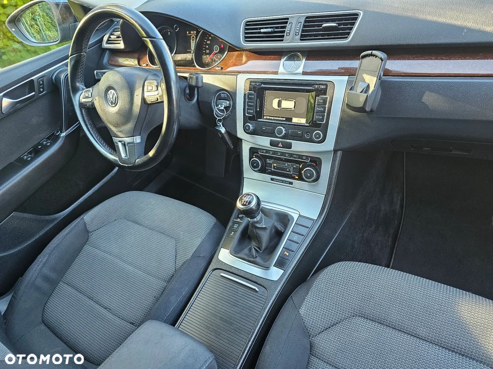 Volkswagen Passat 1.6 TDI Comfortline - 8